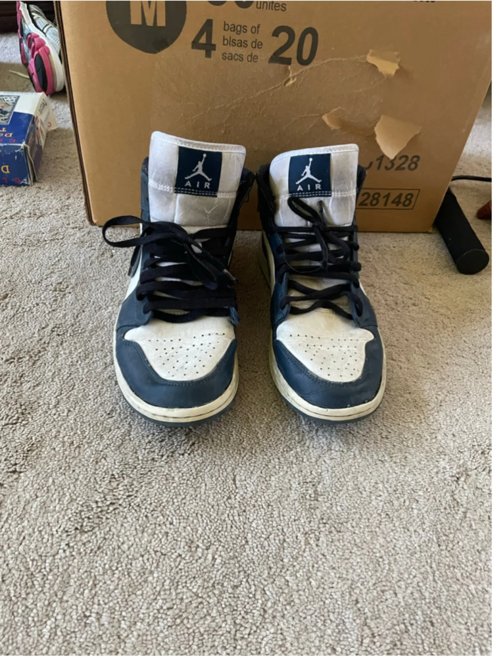 Men's Jordan Mid Sneakers Size 8 White and Blue